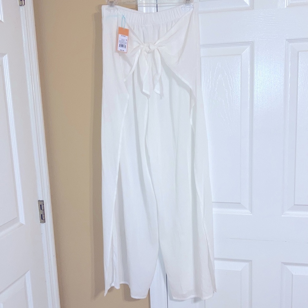 Kona Sol New with tags size S (4-6) White gauze side slit pants very flattering